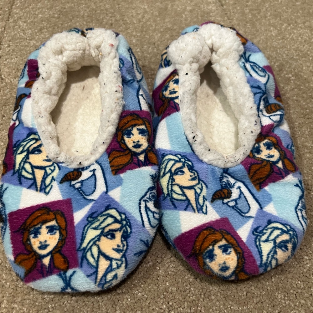 EUC!! Disney Frozen Fuzzy Babba Slipper Socks Girls M/L (13-4)